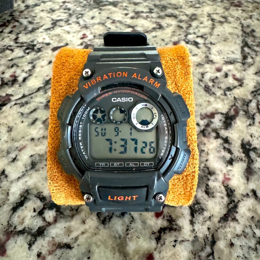 Casio W735H-8AV Super Illuminator, WR-100m, 10 year battery, Vibration Alarm.
